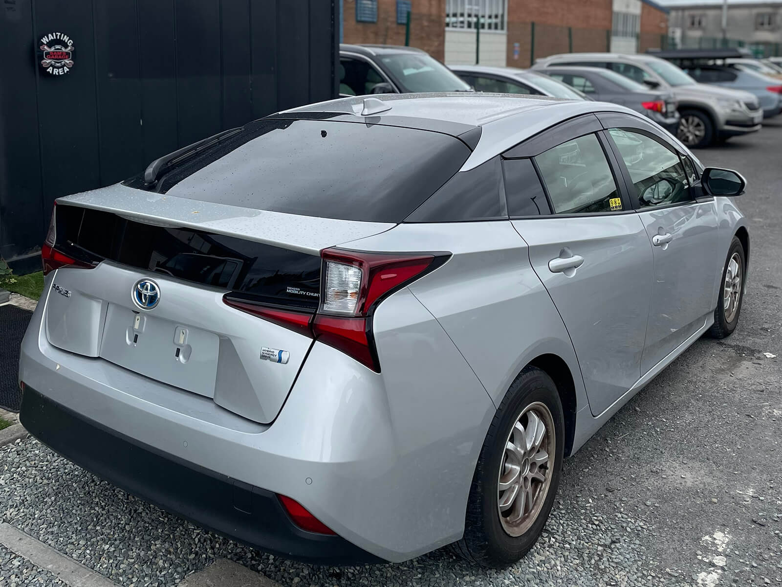 2016 Toyota Prius Alpha 1.8 Hybrid Automatic