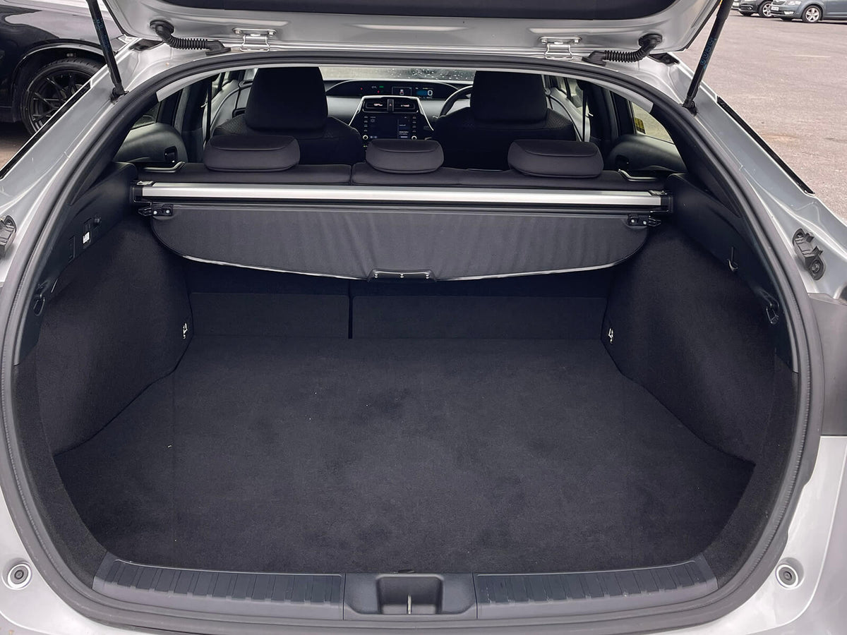 2016 Toyota Prius Alpha 1.8 Hybrid Automatic
