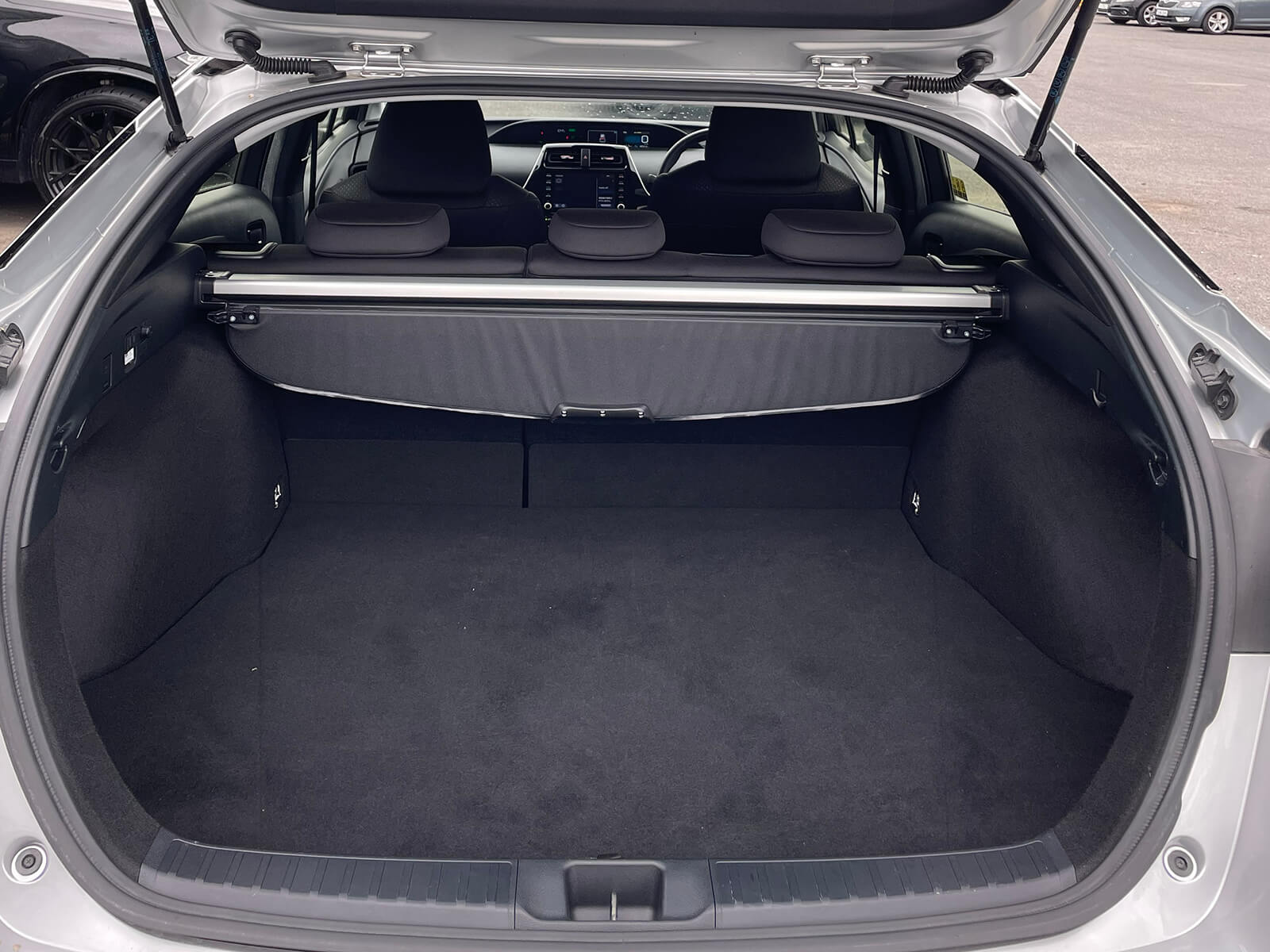 2016 Toyota Prius Alpha 1.8 Hybrid Automatic