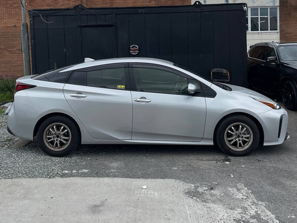 2016 Toyota Prius Alpha 1.8 Hybrid Automatic