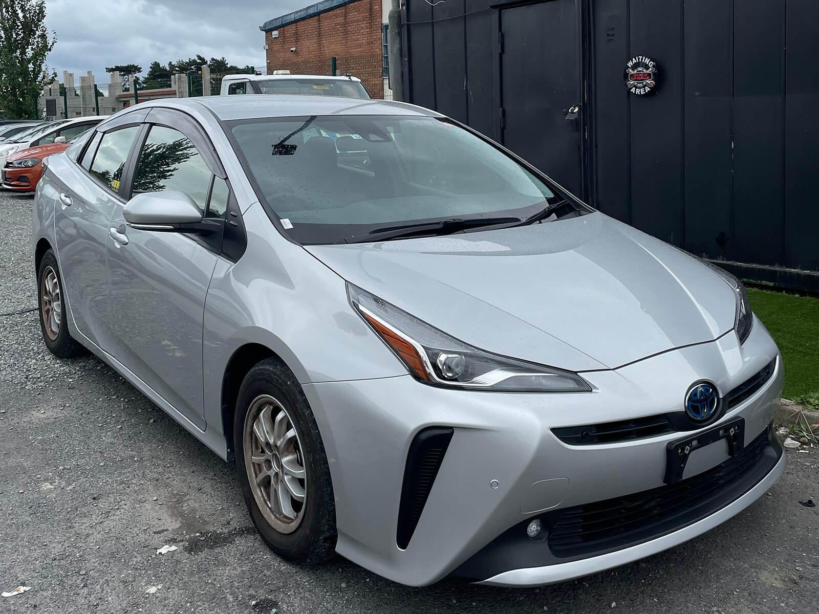2016 Toyota Prius Alpha 1.8 Hybrid Automatic