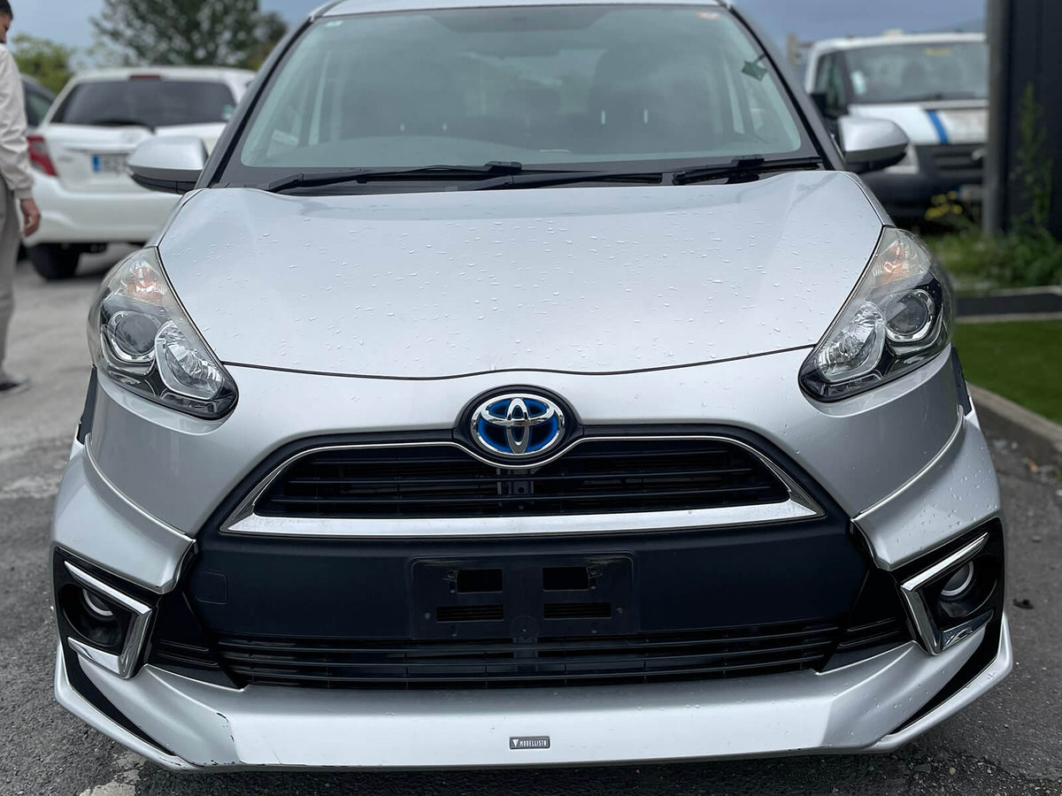 2016 Toyota Prius Alpha 1.8 Hybrid Automatic