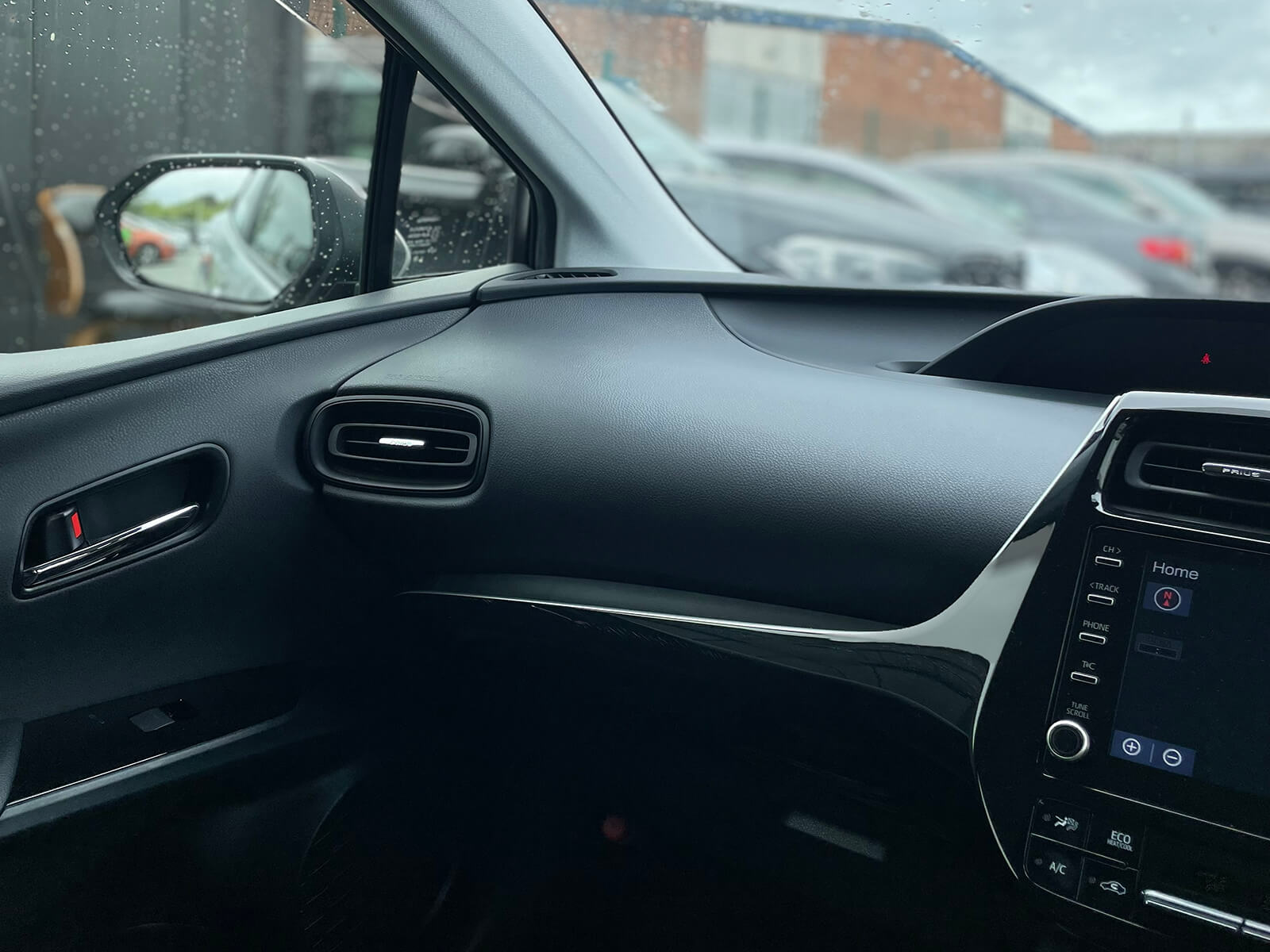 2016 Toyota Prius Alpha 1.8 Hybrid Automatic