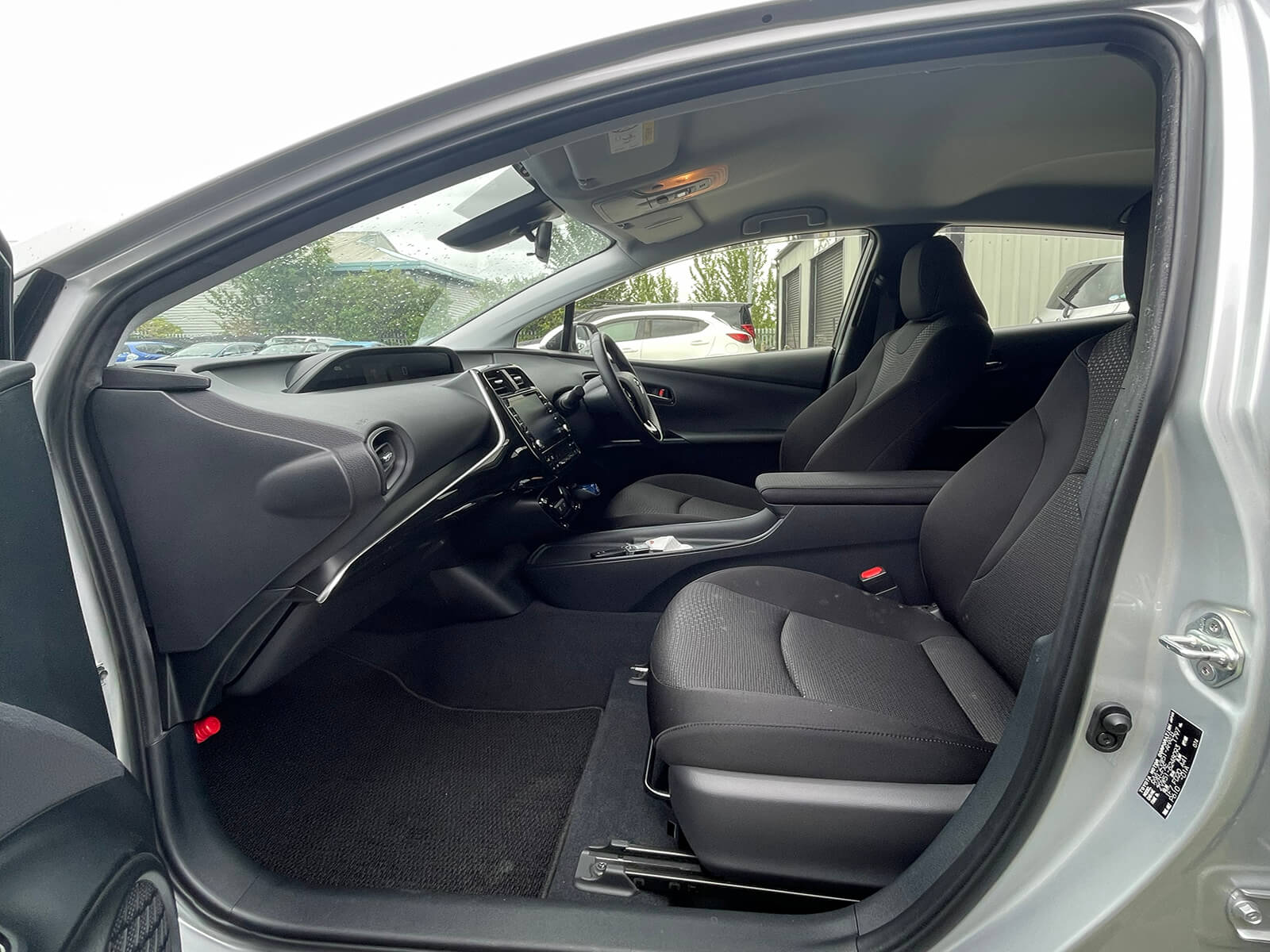 2016 Toyota Prius Alpha 1.8 Hybrid Automatic