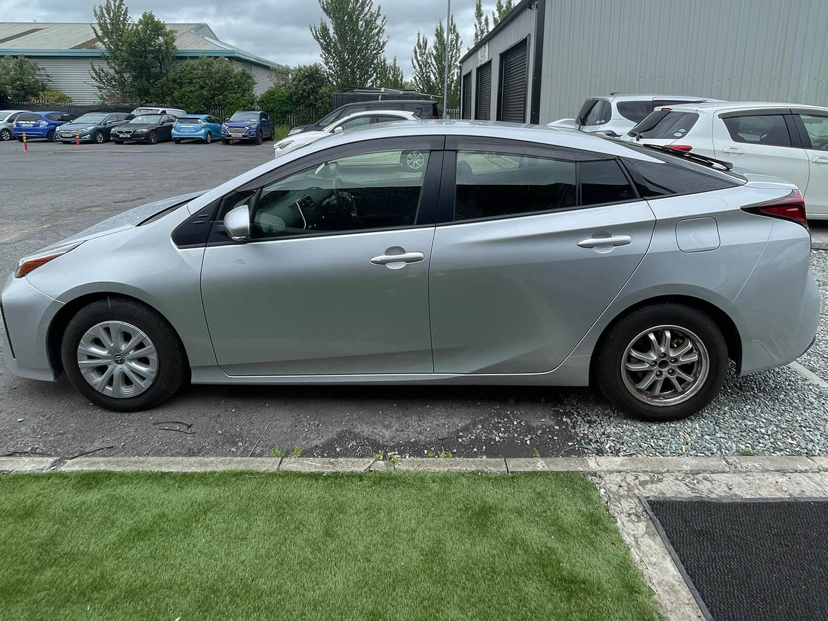 2016 Toyota Prius Alpha 1.8 Hybrid Automatic