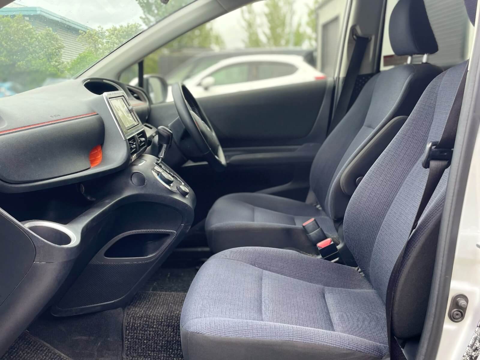 2016 Toyota Sienta 1.5 Hybrid Automatic